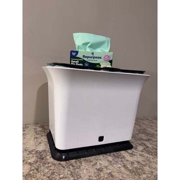 Full Circle Fresh Air Odor-Free Table top Kitchen Compost Collector with Bags - Picture 2 of 8